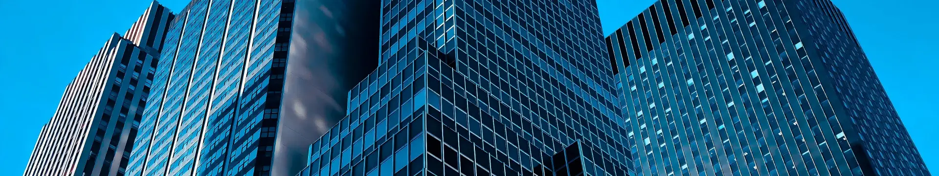 Uzun boylu birkaç bina