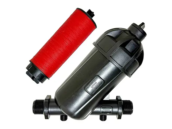 A disc filter and a filter element