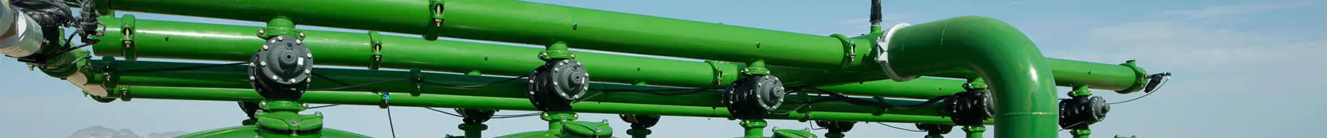 Vários filtros de areia são colocados no chão.